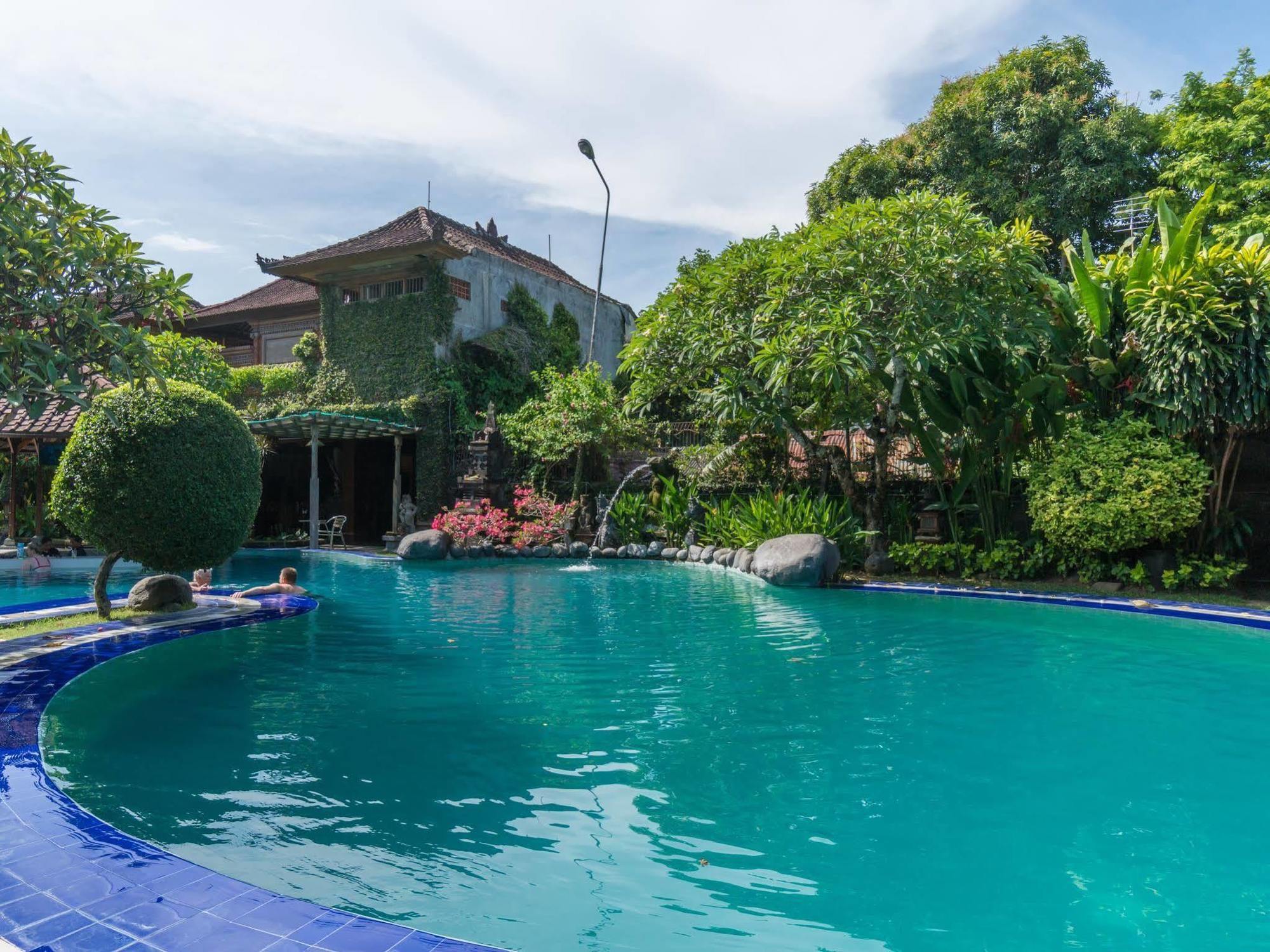 Matahari Inn Legian Exterior photo